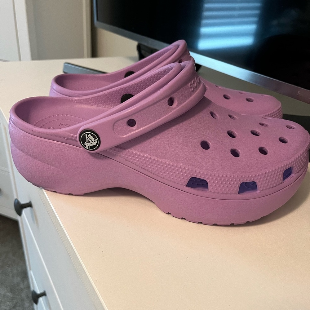 WOMEN'S CLASSIC PLATFORM CLOG CROCS